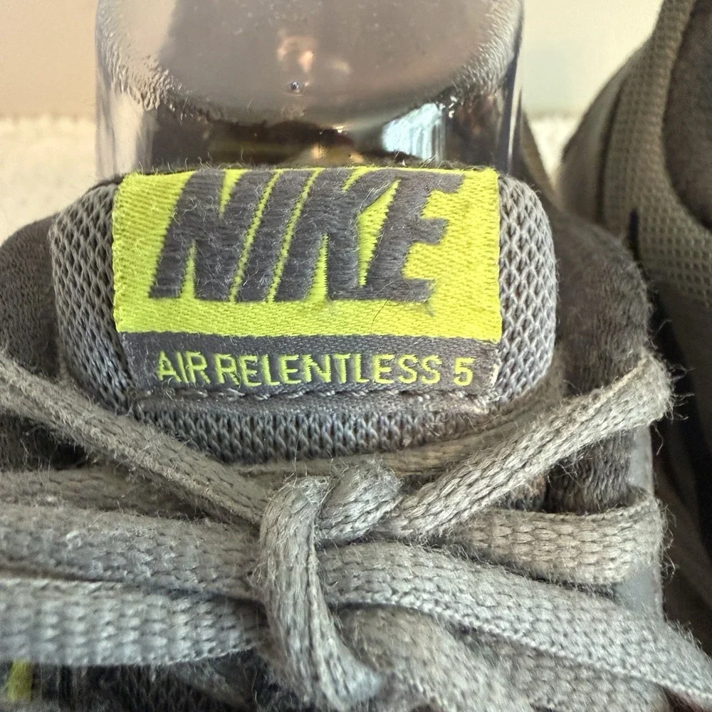 Nike Air Relentless 5 Mens Lace Up Sneakers 9.5 Y2K Sports Streetwear Techwear